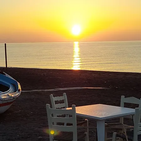 Pleasure Beachside Perissa (Santorini)